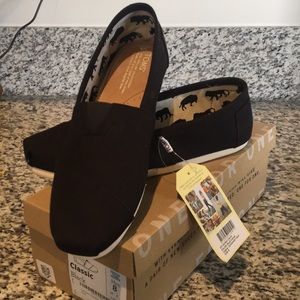 Black men’s toms